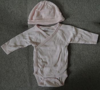 Bodie  + bonnet de naissance 0 mois