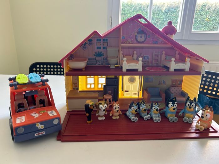 Maison de Bluey + voiture