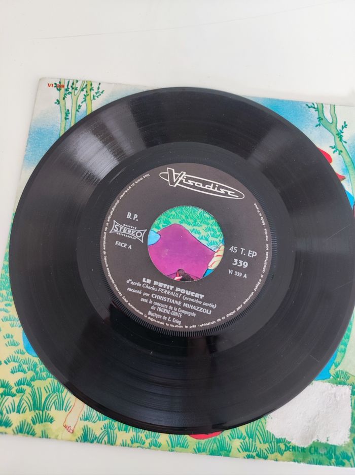 Vinyl conte raconté Lepetit Poucet / vintage 80' - photo numéro 3