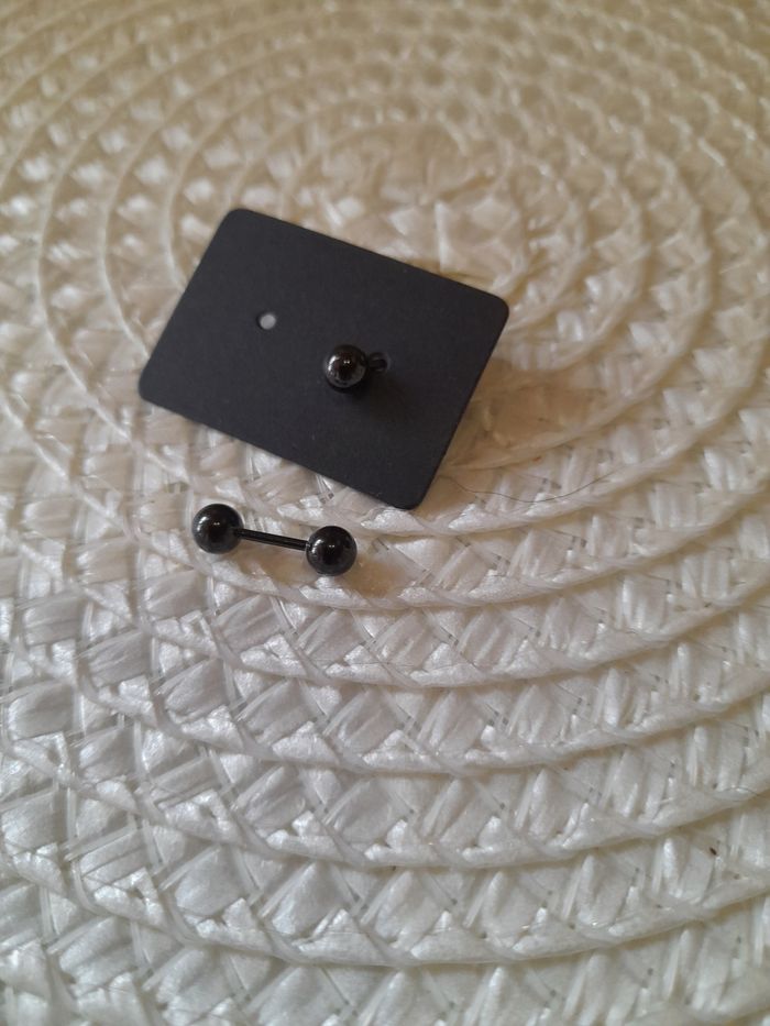 Paire de boucle d oreille noir - photo numéro 2