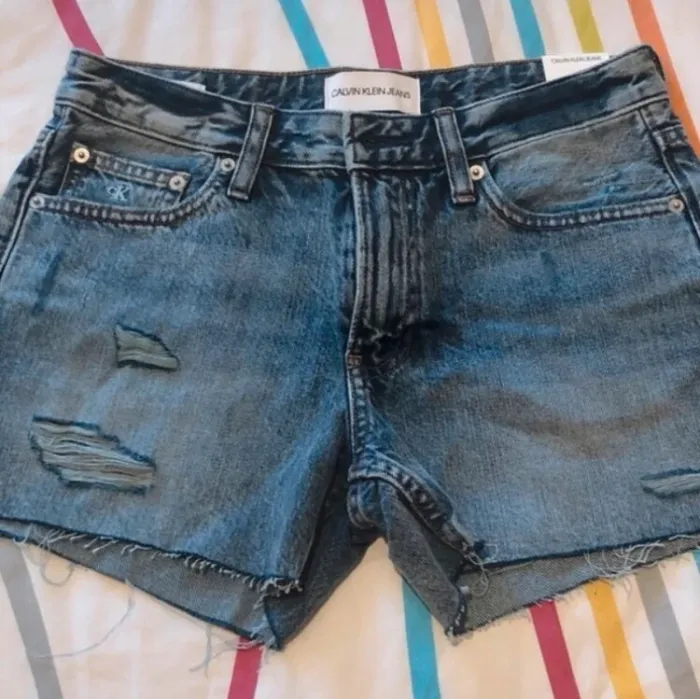 Short neuf