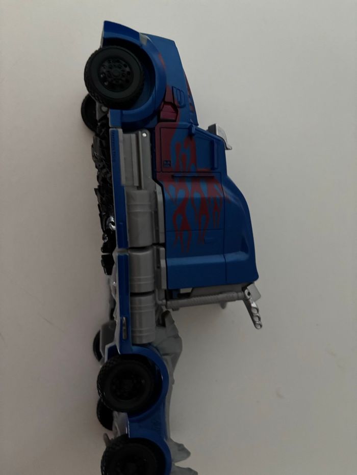 Jouet camion transformable en robot - photo numéro 9