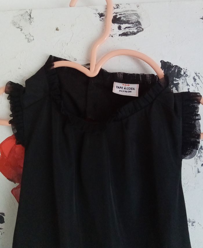 Jolie robe noire doublée avec tulle, volants, paillettes Tape à l'oeil taille 3 ans - photo numéro 2