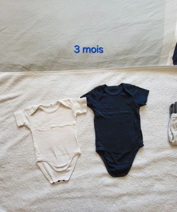 Lot de 2 bodys 3 mois manches courtes