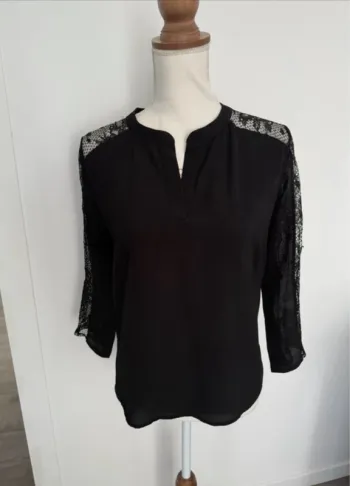 Blouse noire Naf Naf taille M ou 38
