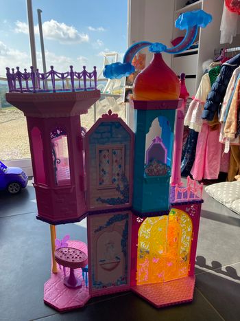 Château barbie arc en ciel