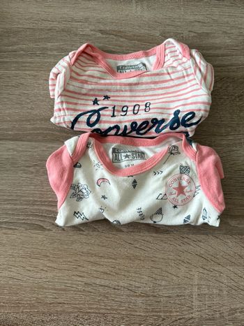 Lots de 2 Bodys manche courtes converse