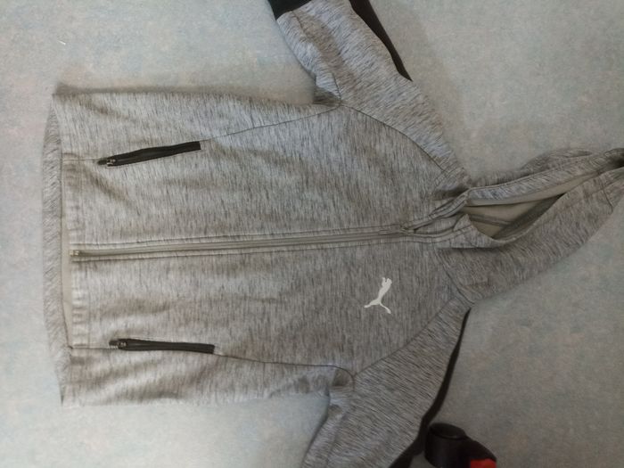 Sweat à capuche zippé puma 11/12 ans