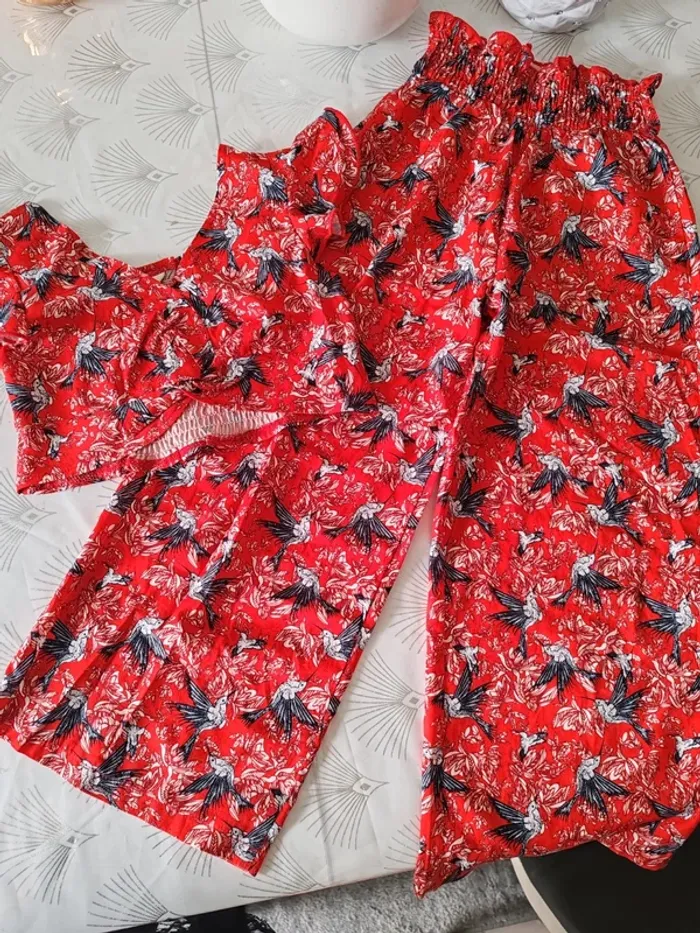 Ensemble pantalon large + haut 7 ans