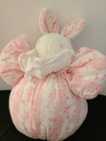 doudou lapin boule musical vintage petit descamps doudou lapin rayé rose