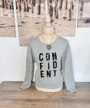 💕 sweat gris avec perles nacrés floqué « confident » taille 38 m #jennyfer