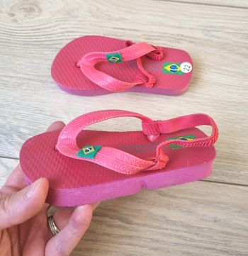 Tong rose bébé fille