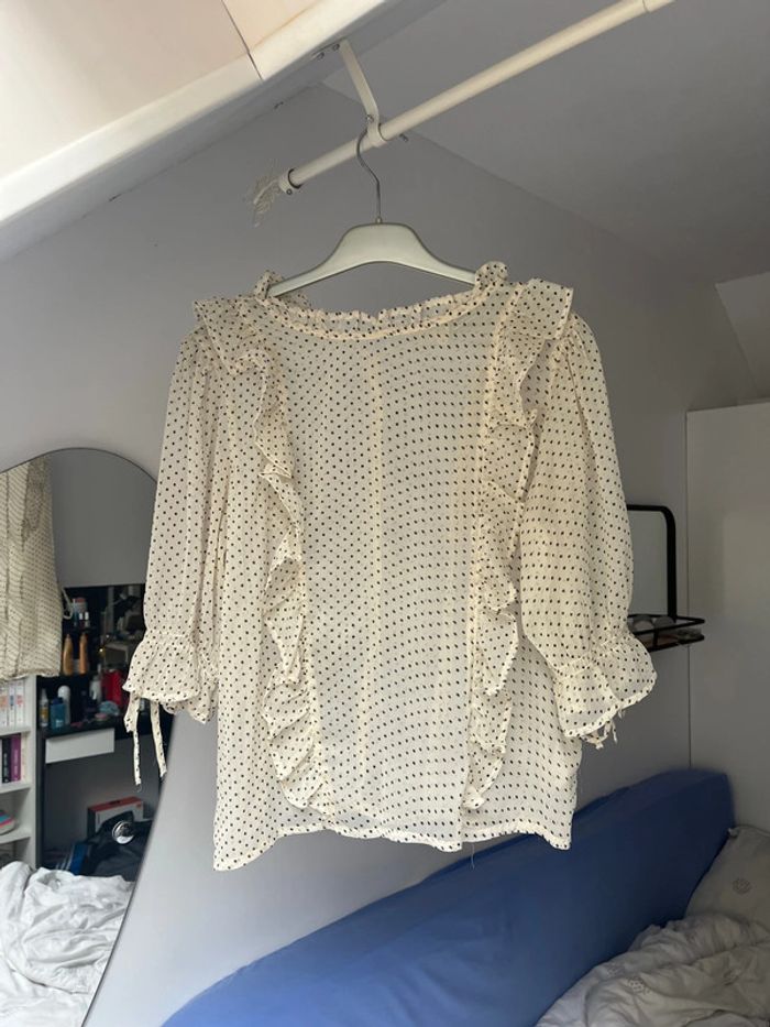 Blouse à pois transparente