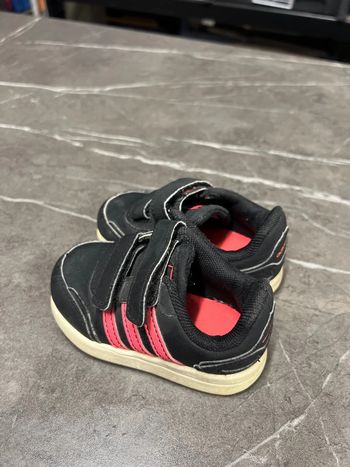 Baskets Adidas taille 20