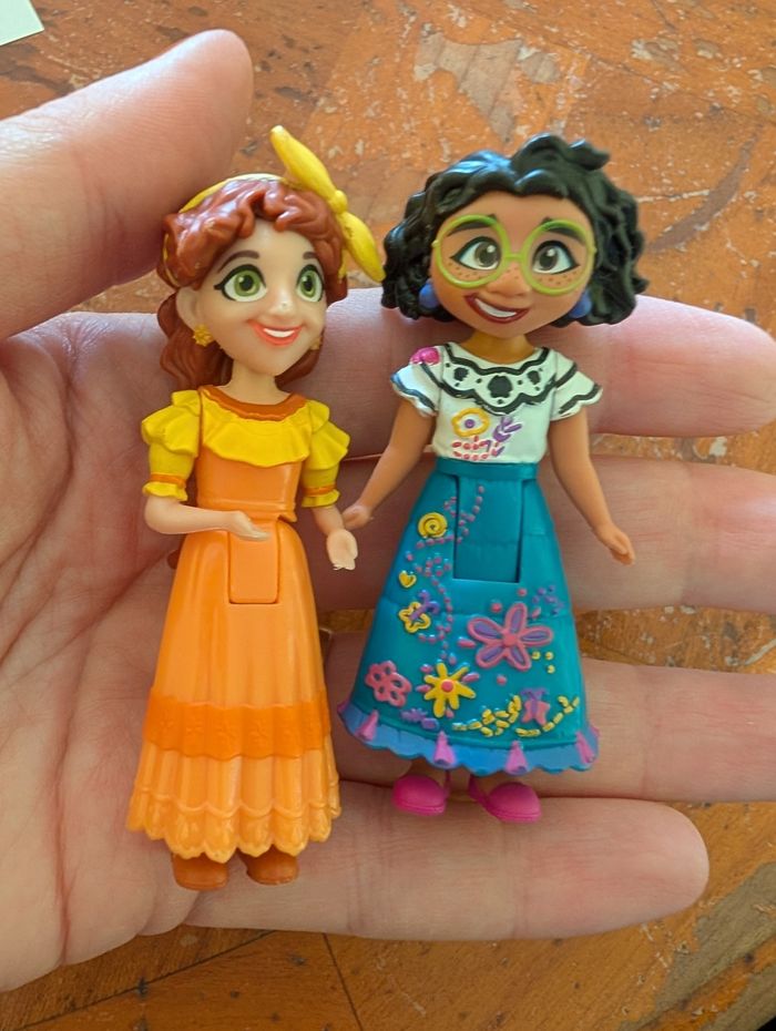 2 figurines Encanto disney