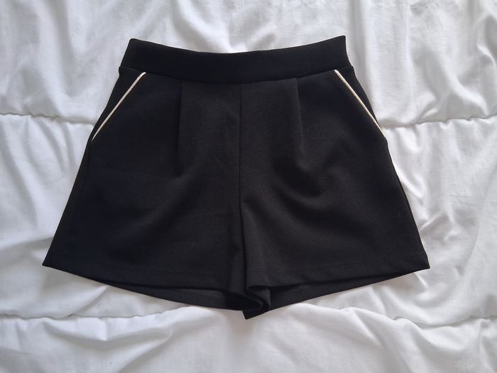Short noir