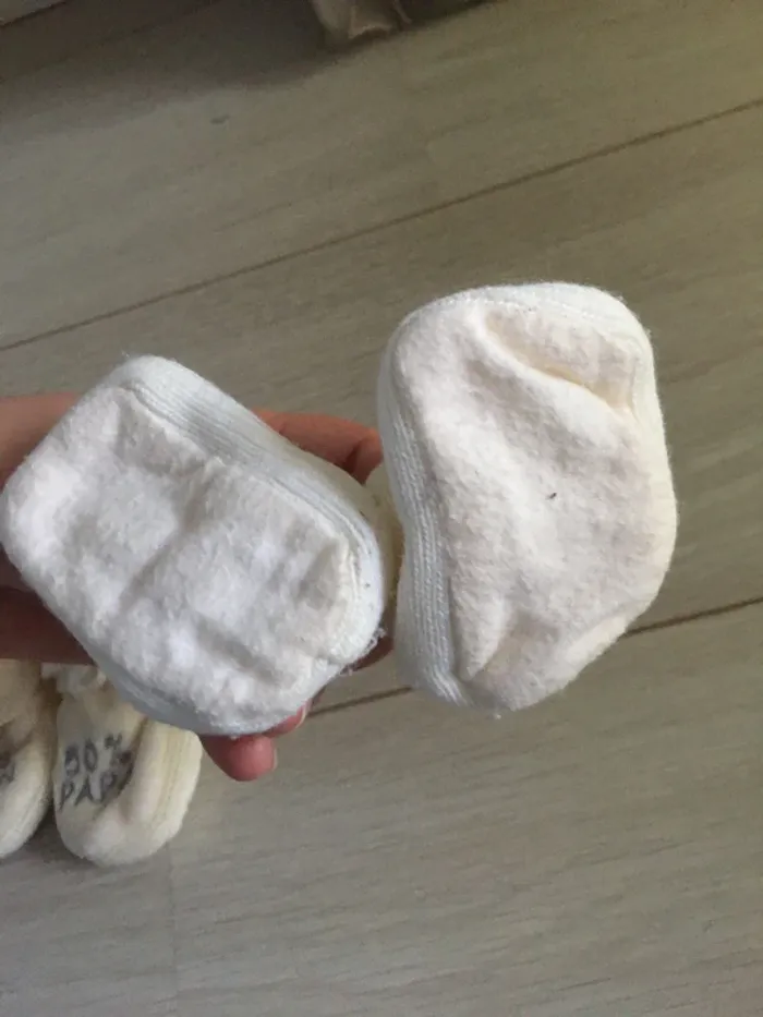 Lot 2 paires de chaussons naissance neufs - photo numéro 5