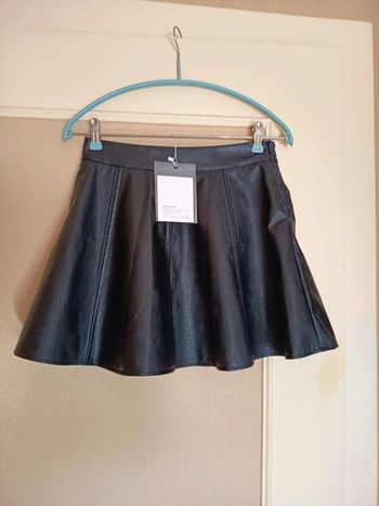 Mini jupe simili cuir noire Avec short intérieur. Marque xiaopanggao.