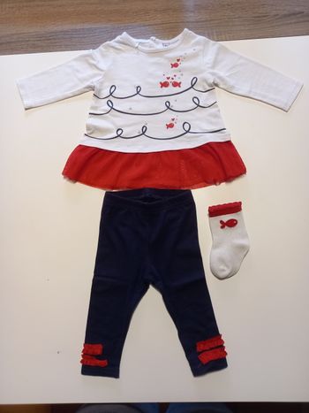 Ensemble tunique legging chaussettes.