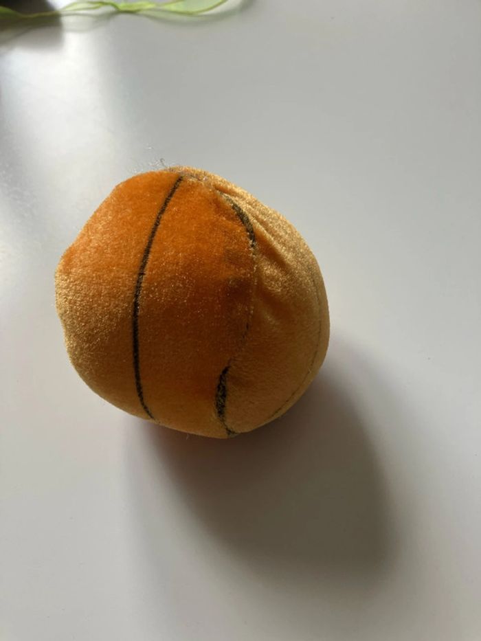 Peluche ballon basket