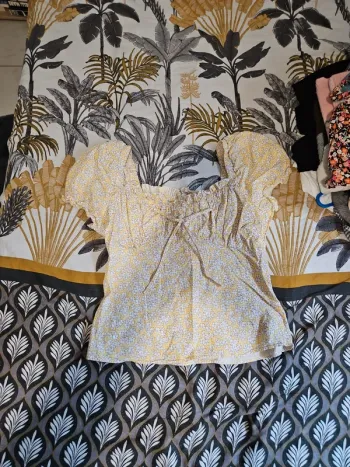 Tee shirt jaune fleuri