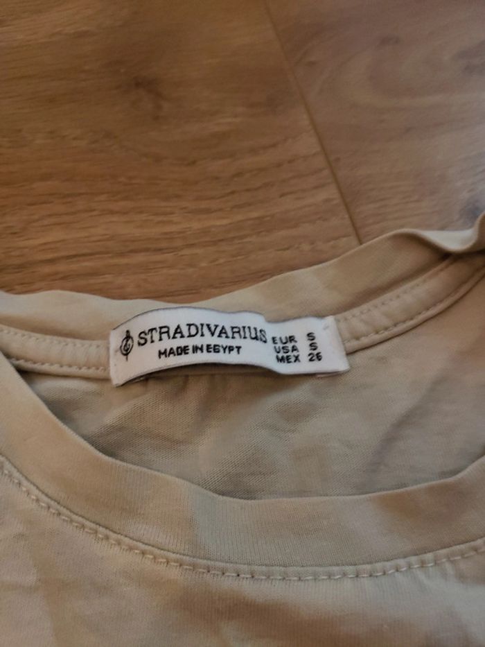 T shirt taille S stradivarius - photo numéro 2