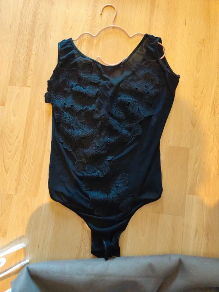 Body fleuri transparent