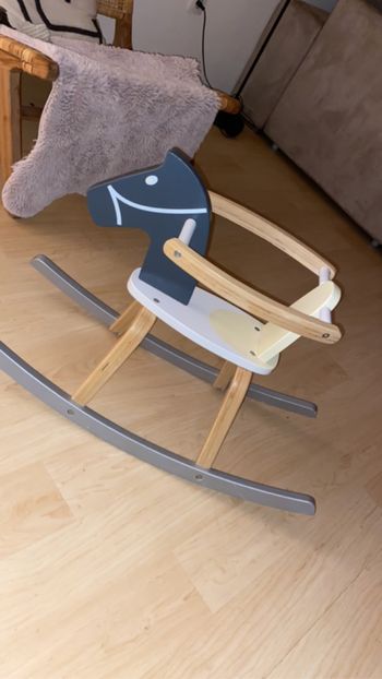 Cheval à bascule en bois