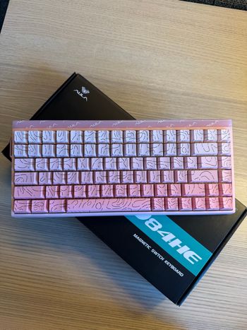 Clavier gaming AULA Hero 84 HE neuf – Pink Contour – Switchs magnétiques