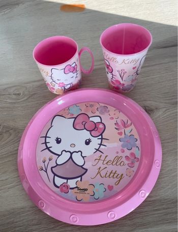 Magnifique ensemble neuf Hello Kitty