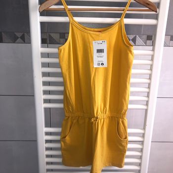 Combishort moutarde neuve taille 14 ans a 5 euros