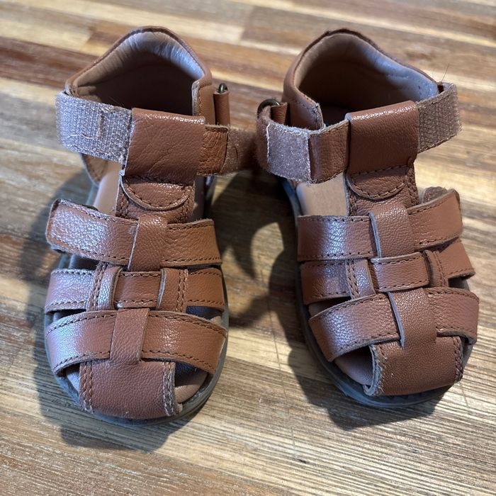 Nu pied marron bon état taille 20