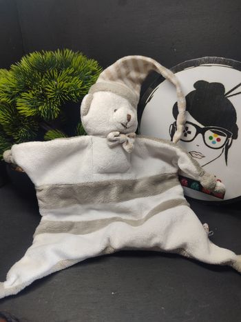 Doudou ours blanc gris et marron rayé Crédit Mutuel Bonnet Rayure DD003715