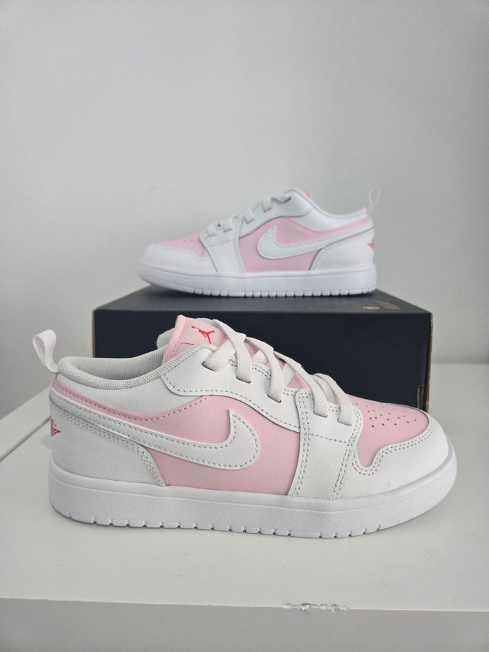 Nike Jordan 1 low taille 35 neuves blanc rose