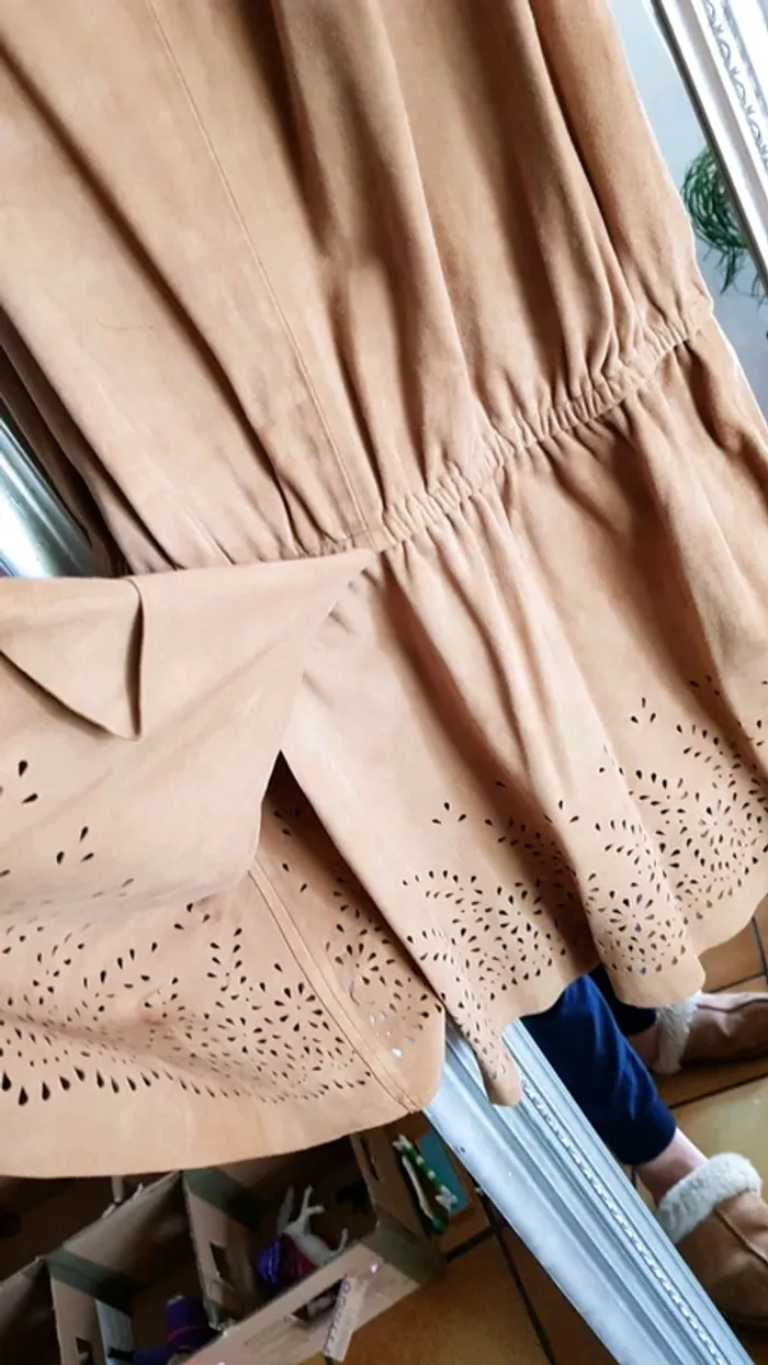 Magnifique robe en cuir - photo numéro 3