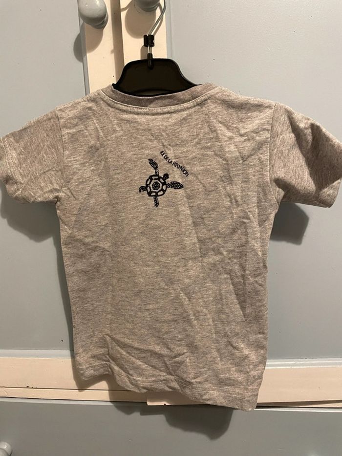 Tee shirt gris 4 ans , île de la réunion - photo numéro 6