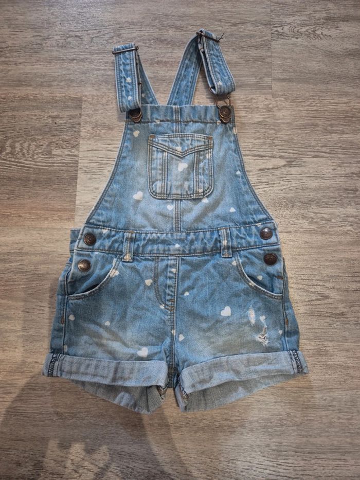 Salopette short en jean avec coeurs