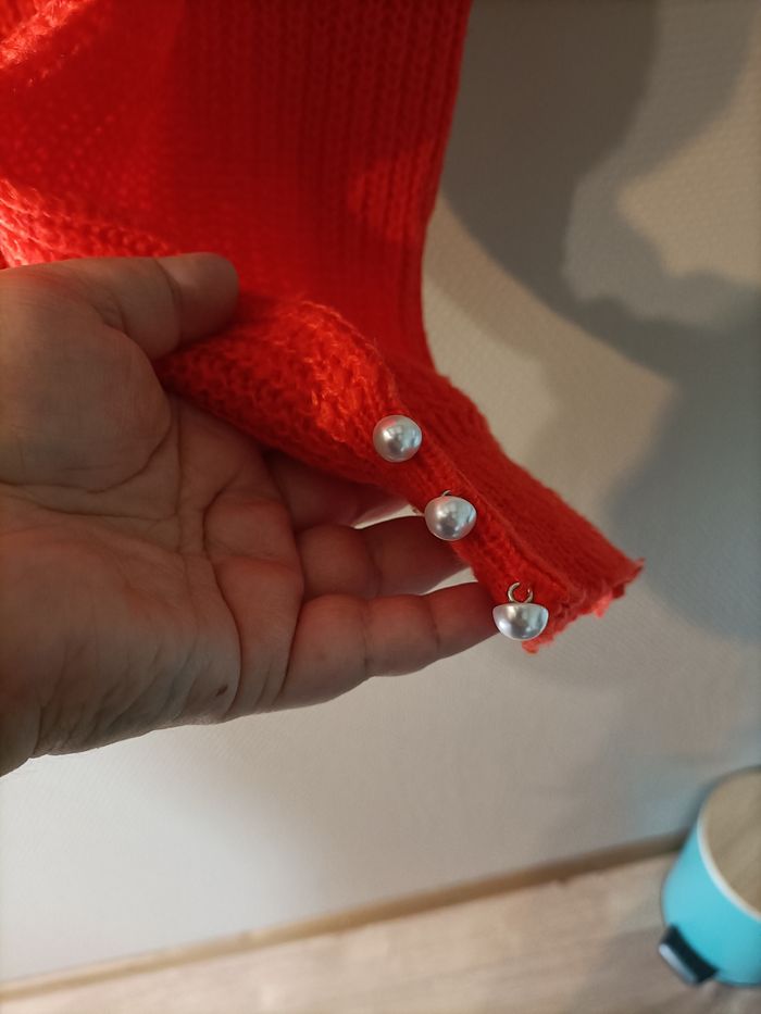 Pull uni orange avec perles aux manches - photo numéro 2