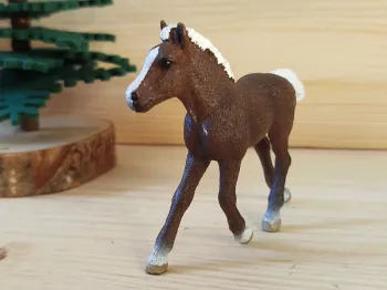 Schleich pouliche marron et blanche Figurine animal équidé