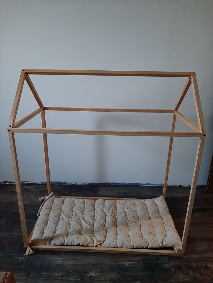 Cabane en bois et tapis de sol