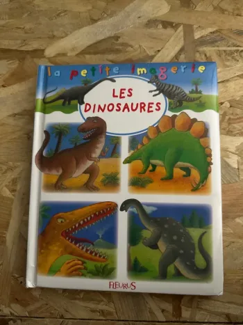 La petite imagerie les dinosaures