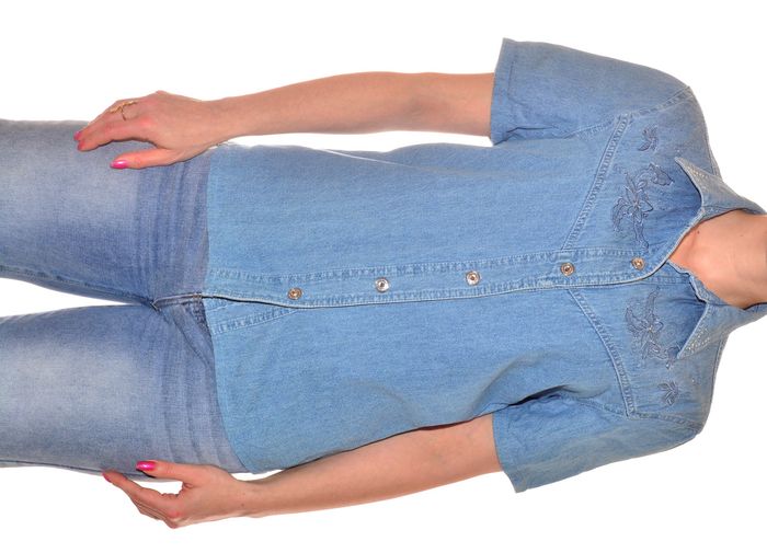 chemise manches courtes bleu jean fluide détail floral au col taille M - photo numéro 2