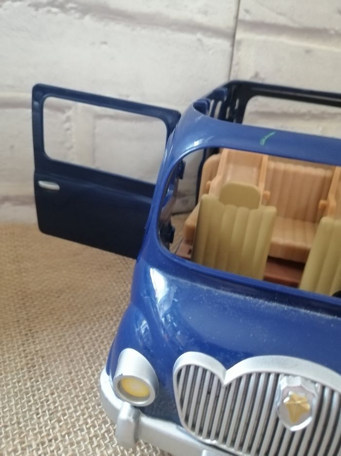 Voiture et figurines sylvanian - photo numéro 5