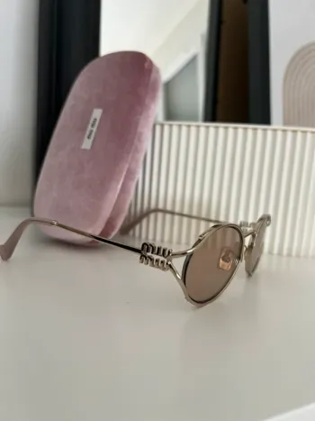 Lunette de soleil miumiu