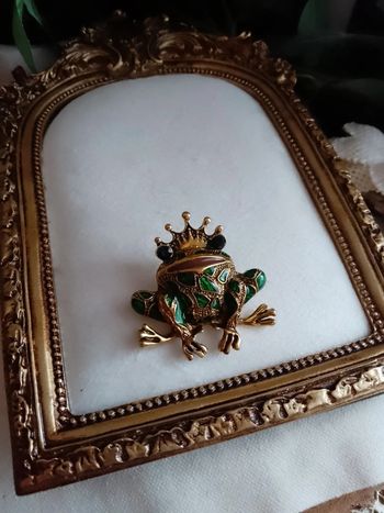 Broche grenouille style  ancien