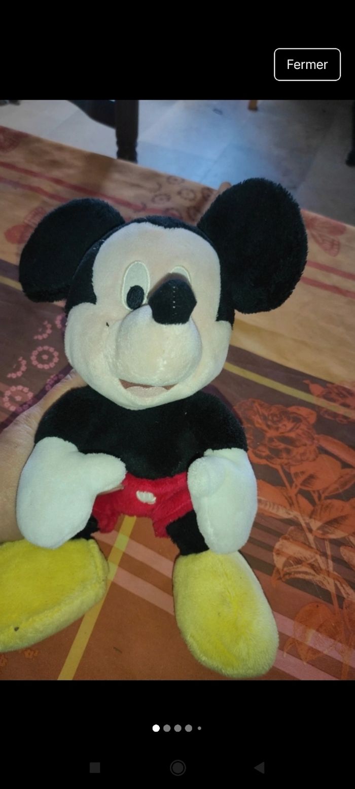 Très belle peluche Mickey j42