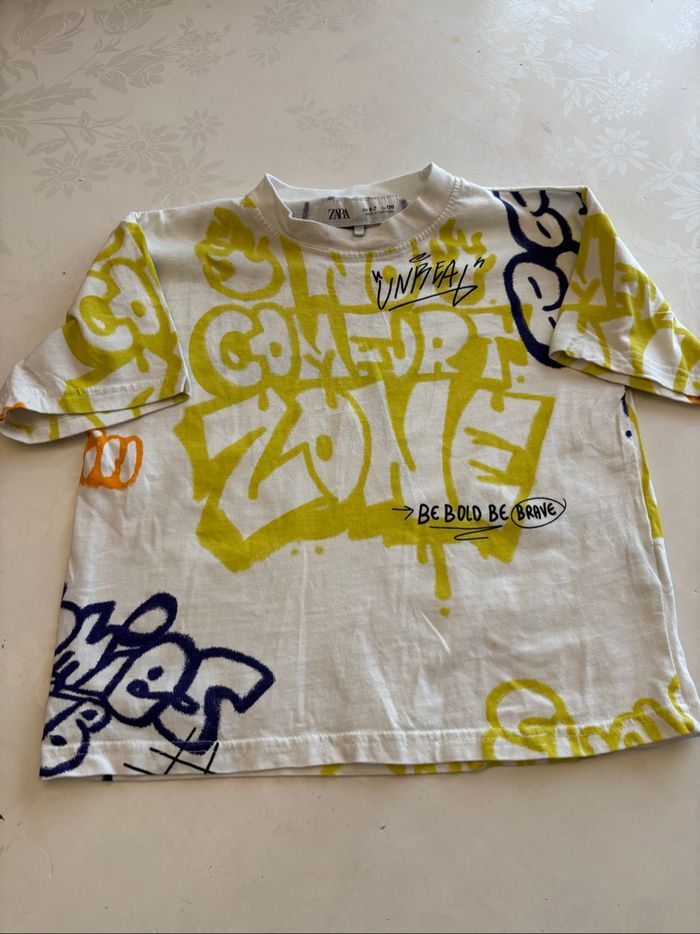 T-shirt graffiti Zara