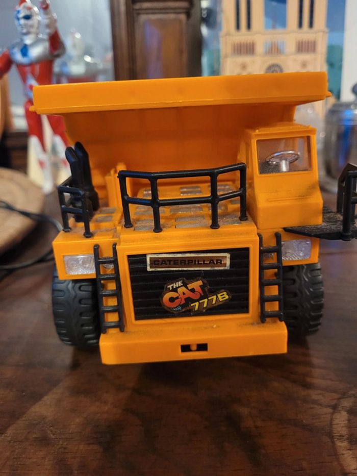 Vends dumper caterpillar thé cat 777b 1987 new bright - photo numéro 2