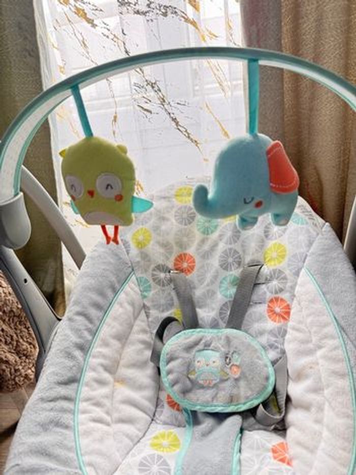 Balancelle musicale+ lot de peluches+ tresses de berceau - photo numéro 2