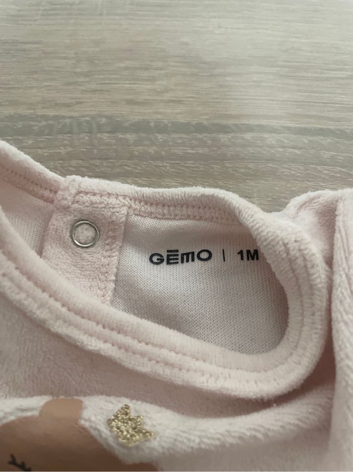 Pyjama velours rose Gémo 1 mois – très bon état - photo numéro 3